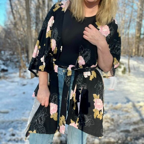 NEW NWT Lularoe Savannah Soft Knit Belted Kaftan Black Floral Pink S/M L/XL - Picture 5 of 8